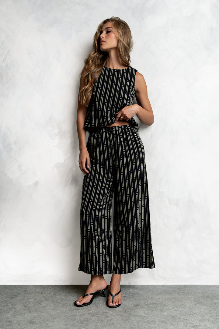 20260612_StudioWebCrop_254