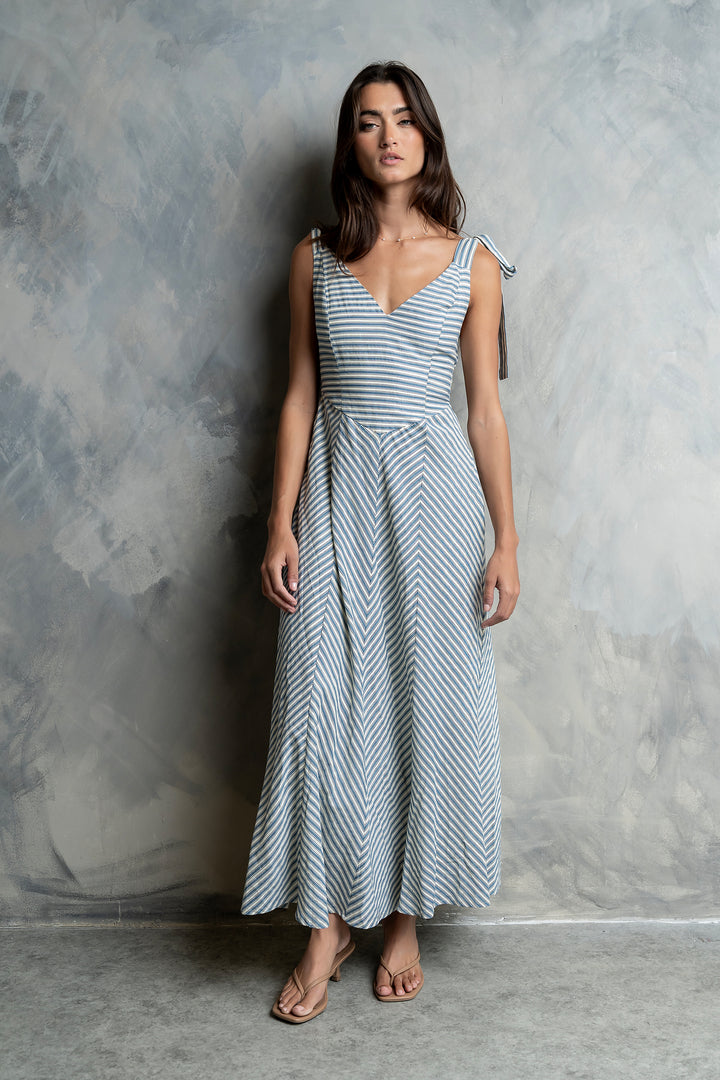 20260612_StudioWebCrop_352