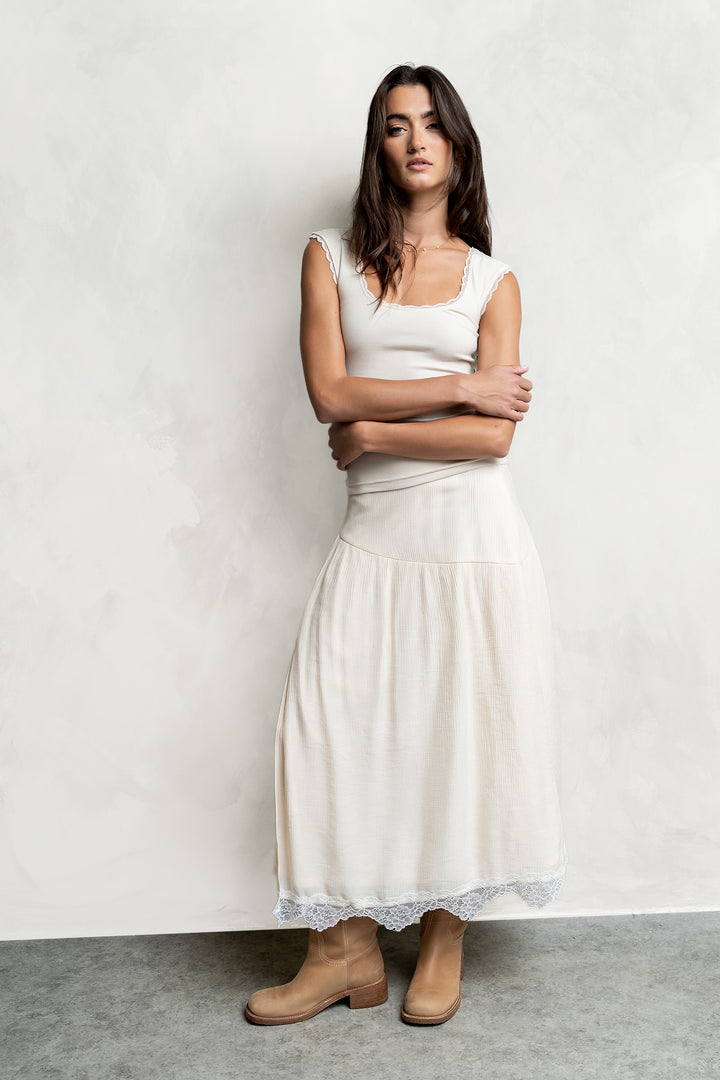 20260612_StudioWebCrop_998_1