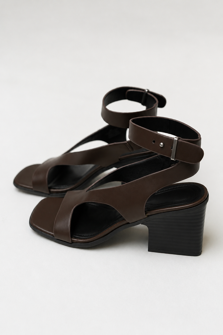 shoes_webcrop_9_3de2b142-95c2-4ac1-83dc-c4595884eaca